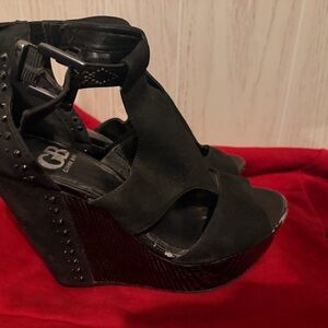 Gianni Bini Black Suede T-Strap Wedge Sandals